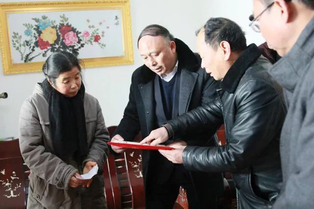 向他致敬！倒在扶貧攻堅(jiān)一線的工會(huì)好干部胡學(xué)發(fā)