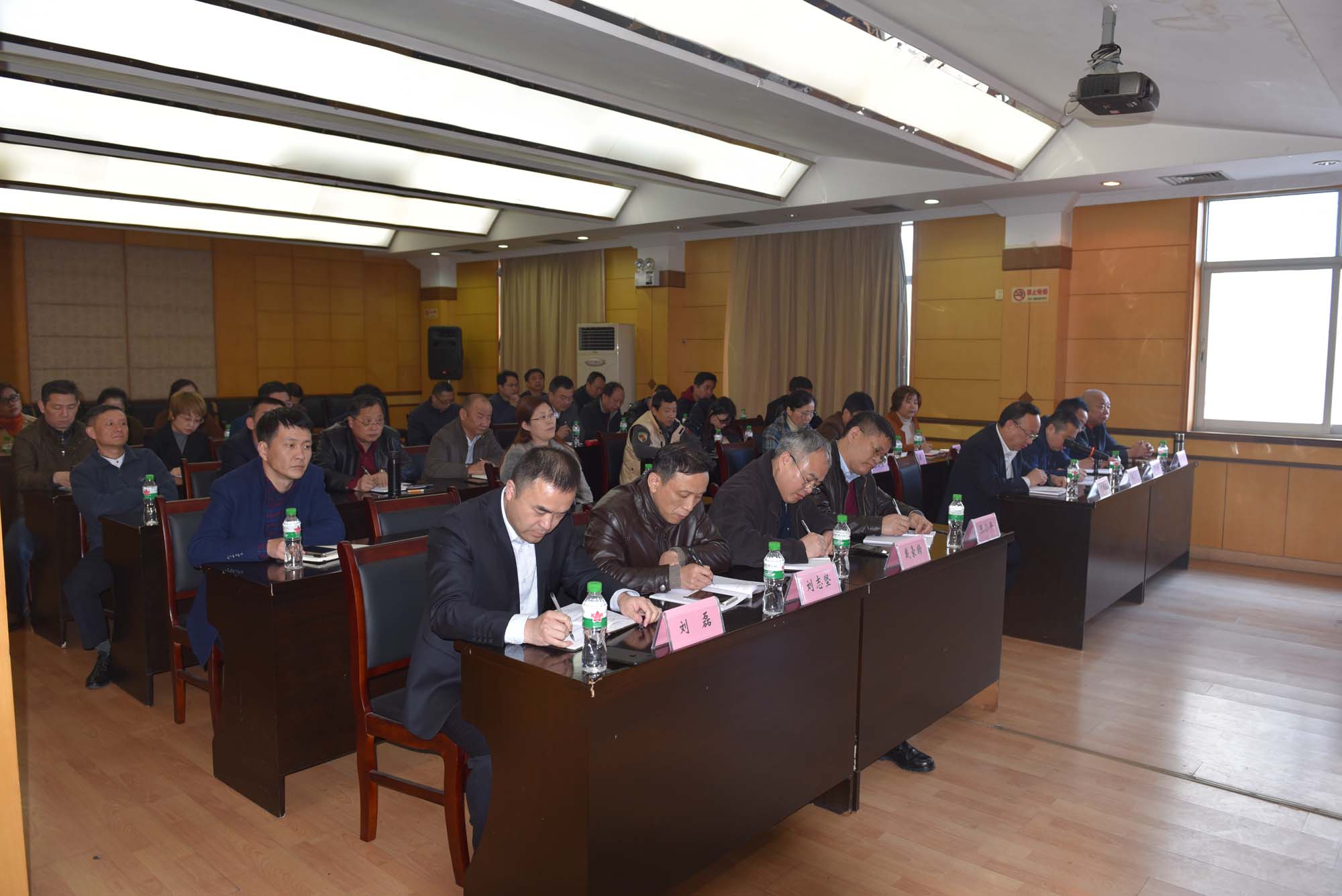 市政公用集團領(lǐng)導到江西長運宣布任命決定： 王曉被任命為股份公司黨委委員、黨委書記，推薦為董事、董事長（法定代表人）