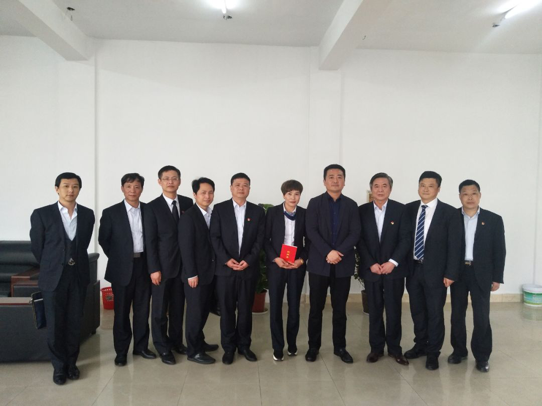 江西長運黨委書記、董事長王曉看望慰問“中國好人榜”獲得者李小英