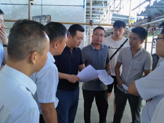 王曉視察青山、徐坊客運(yùn)站改造工程進(jìn)展情況