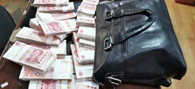 長運(yùn)正能量 || 20萬現(xiàn)金！景德鎮(zhèn)長運(yùn)西客站員工拾金不昧獲贊譽(yù)