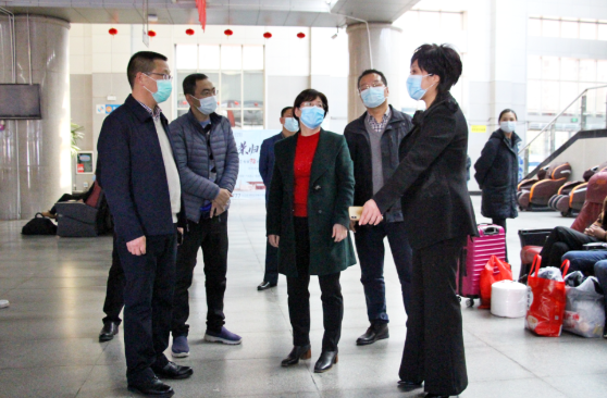 省春運工作領(lǐng)導小組蒞臨九江長途汽車站督導春運工作
