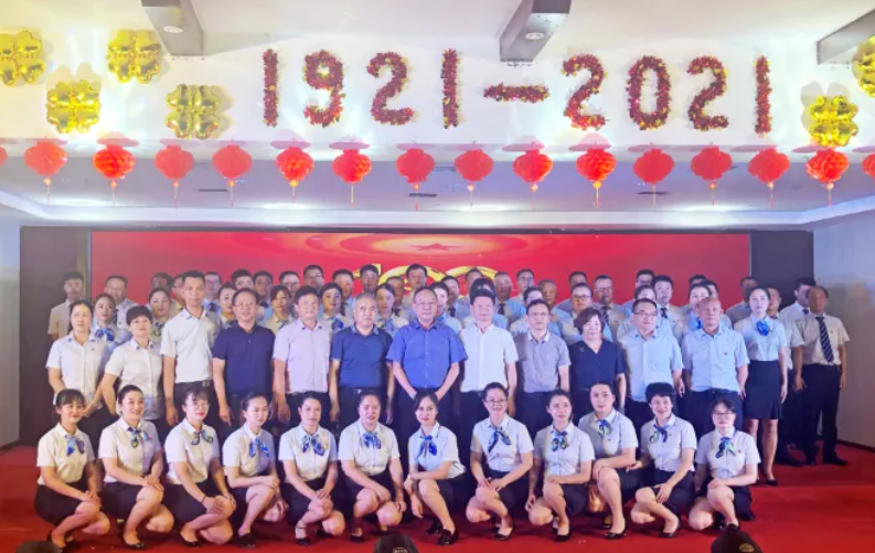 撫州長運(yùn)舉辦“奮斗百年路 啟航新征程”主題晚會(huì) 胡維泉等出席