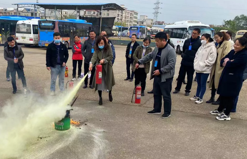 景德鎮(zhèn)長(zhǎng)運(yùn) 樂(lè)平公司開(kāi)展全員消防培訓(xùn)演練