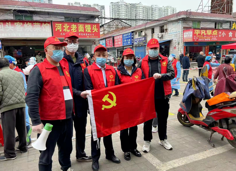 都市城際公交 助力防疫工作開(kāi)展 抗疫一線(xiàn)黨旗飄