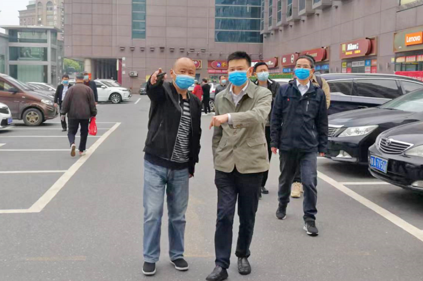 黃俊督導(dǎo)長(zhǎng)運(yùn)物業(yè)、大通物流疫情防控工作