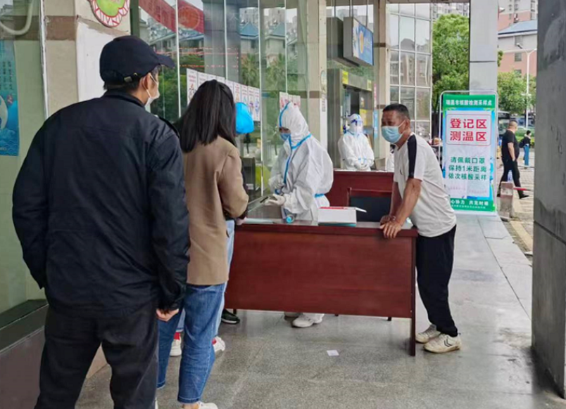 九江長(zhǎng)運(yùn):開(kāi)展每日免費(fèi)核酸檢查 筑牢疫情防線(xiàn)