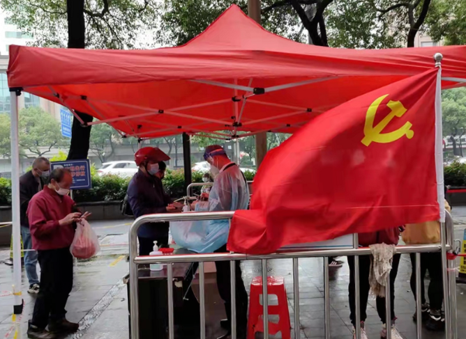 長運物業(yè):助力核酸檢測 黨員志愿者在行動