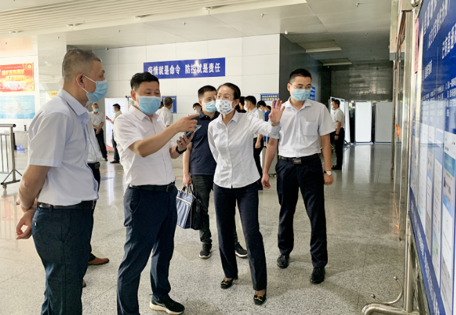 都市城際公交：市交通局、市道路運(yùn)輸服務(wù)中心領(lǐng)導(dǎo)督導(dǎo)南昌長途汽車西站疫情防控工作