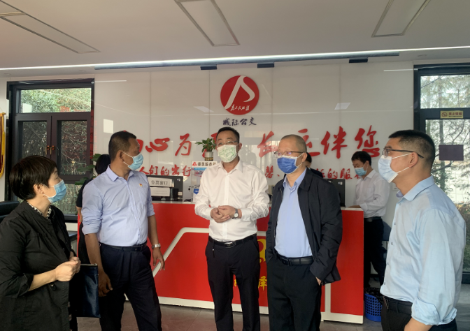 都市城際公交：省交通運(yùn)輸廳領(lǐng)導(dǎo)調(diào)研瑤湖西驛站、新洪大客運(yùn)驛站生產(chǎn)經(jīng)營(yíng)