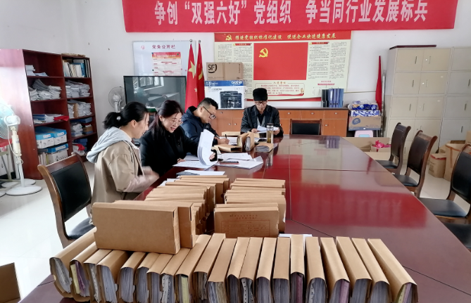 提高公司質(zhì)量在于公司治理。江西長運以“國企改革三年行動計劃”為抓手，通過完善現(xiàn)代企業(yè)治理體系，明晰治理主線，優(yōu)化治理結(jié)構(gòu)，助力公司激發(fā)內(nèi)生動力，提升公司質(zhì)量，提高治理效能，涅槃升級，實現(xiàn)可持續(xù)發(fā)展。  圖片 01 加強黨的領(lǐng)導(dǎo)  圖片 江西長運將黨的領(lǐng)導(dǎo)融入公司治理，與下屬企業(yè)全部完成“黨建進章程”工作，制定重大事項黨