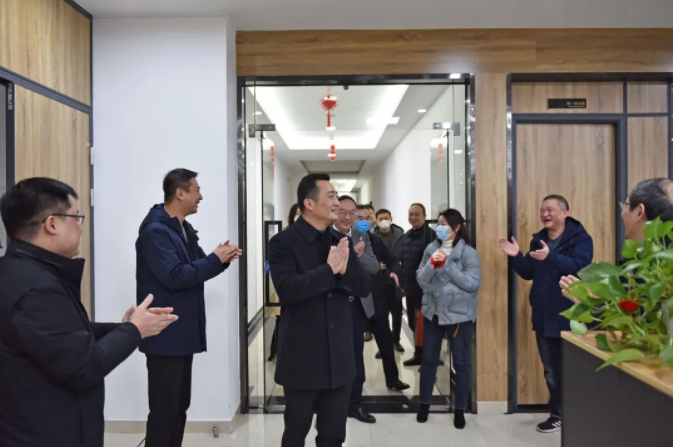 王曉攜班子成員開展新春團(tuán)拜活動