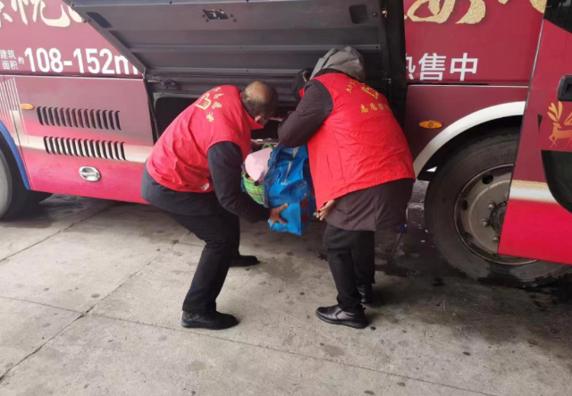九江長運(yùn):開展“情滿旅途”愛心志愿服務(wù)活動