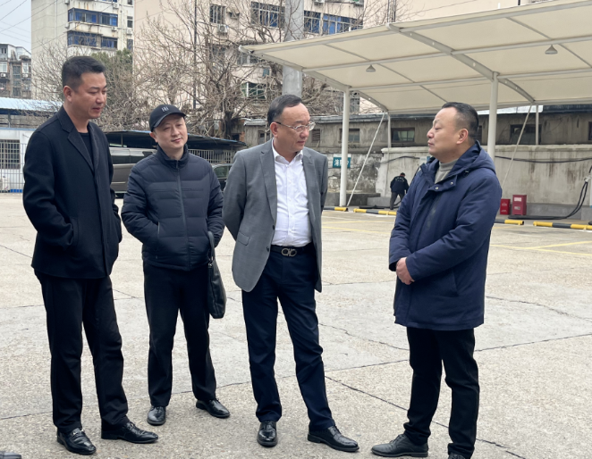 胡維泉調(diào)研都市城際公交、長運出租生產(chǎn)經(jīng)營工作