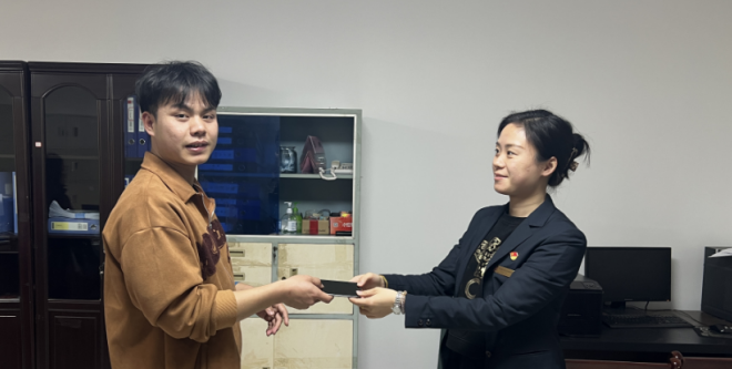 吉安公交:假期歸家遺失手機(jī) 公交司機(jī)幫助找回