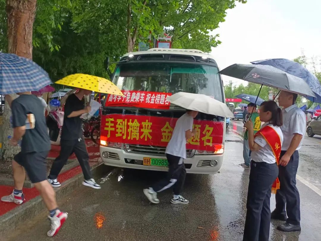 景德鎮(zhèn)長運:“985”高考免費公交車成網(wǎng)紅車