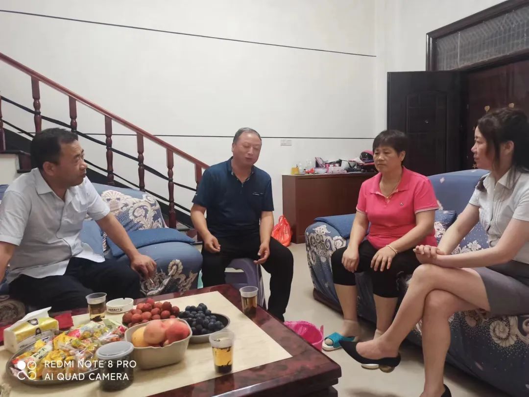 上饒汽運 走進駕駛員家中開展家訪慰問