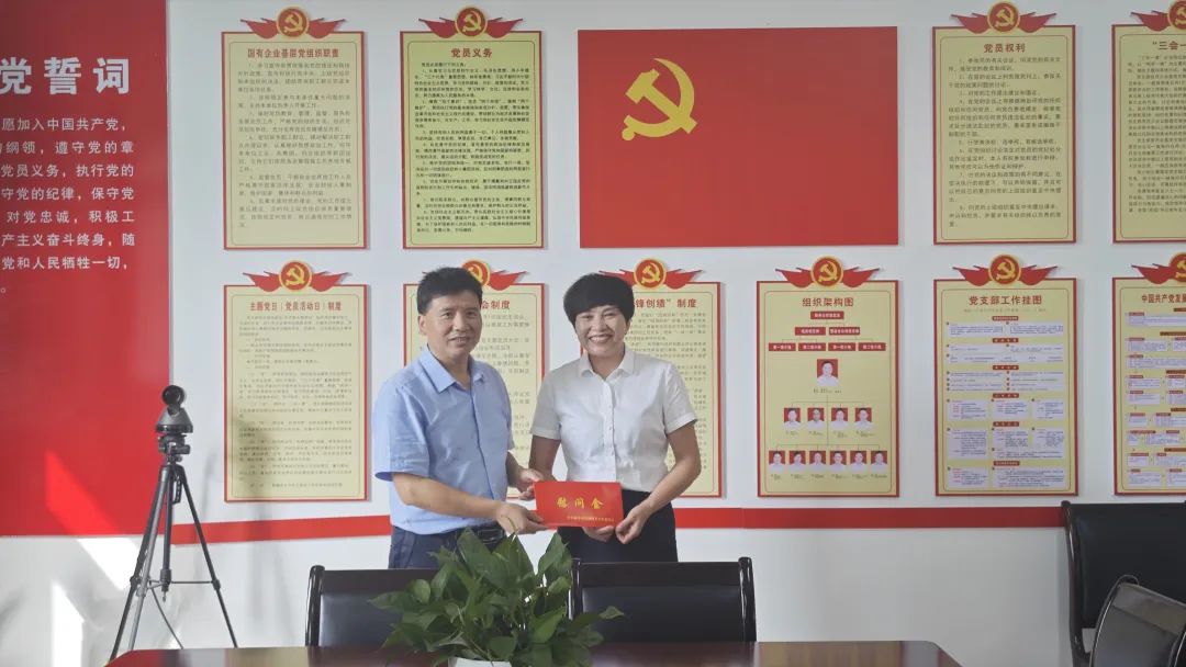 新余公交:新余市直機(jī)關(guān)工委“七一”前夕走訪慰問黨的二十大代表李小英