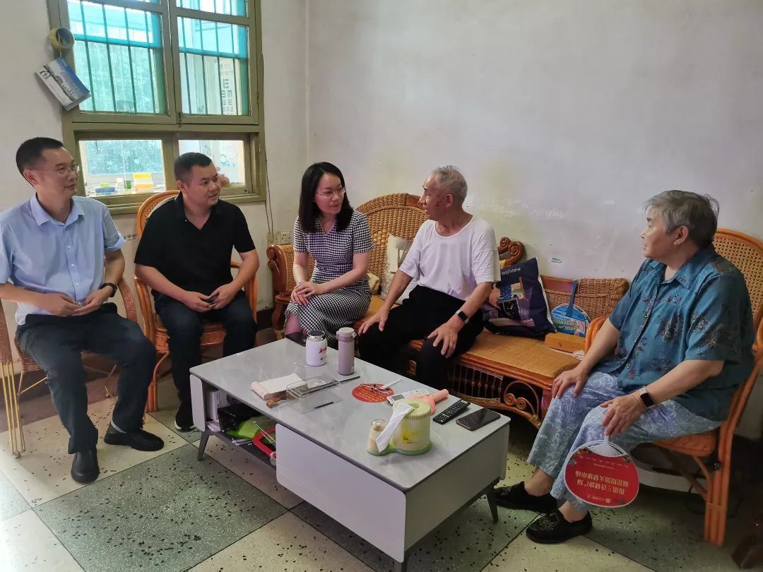 萍鄉(xiāng)長(zhǎng)運(yùn):走訪慰問老黨員、困難黨員
