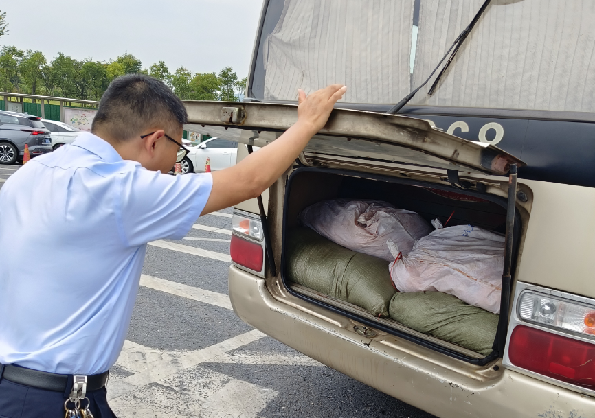 新余長運(yùn):開展公營班線私帶行為專項(xiàng)稽查行動(dòng)