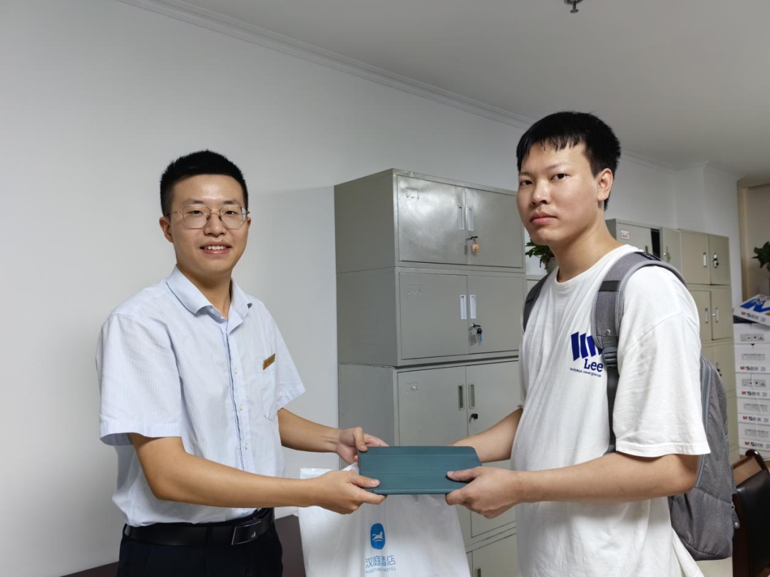 吉安公交:撿到平板主動(dòng)歸還 公交駕駛員獲市民稱贊