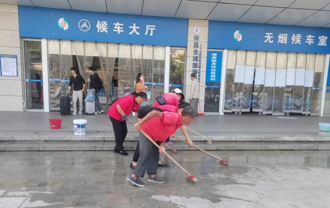 都市城際公交 積極維護站容站貌 確?！皠?chuàng)文鞏衛(wèi)”工作務(wù)實推進