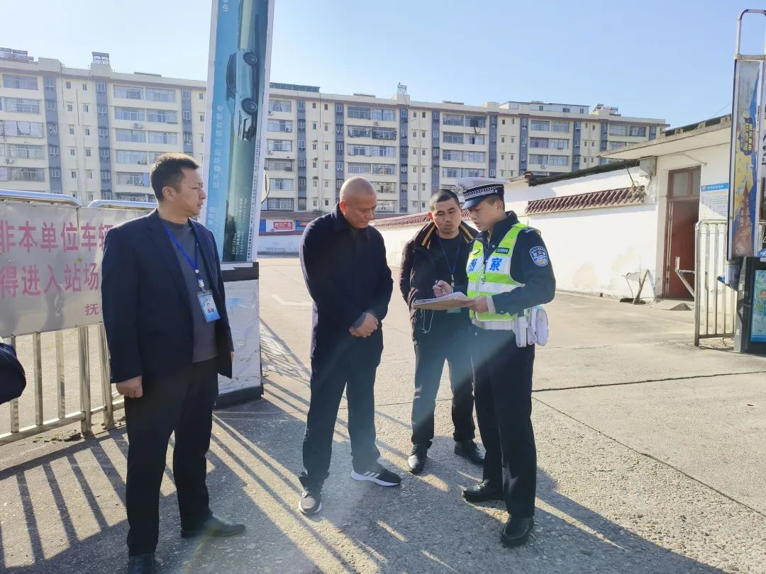 撫州長運:市交警一大隊到撫州客運總站開展安全帶使用專項檢查