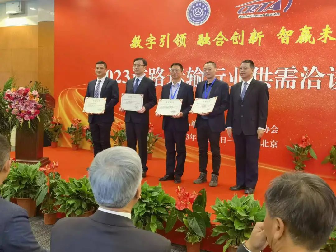 “贛悅行”平臺成功入選中國道路運(yùn)輸行業(yè)定制客運(yùn)服務(wù)品牌 王曉出席會議、占梁登臺領(lǐng)獎