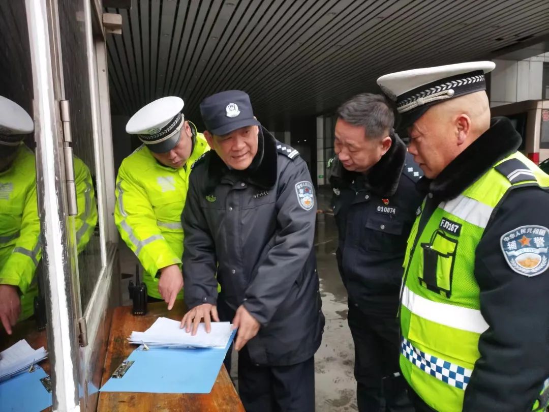 南昌市公安交通管理局領(lǐng)導督查南昌長途汽車站春運安全工作