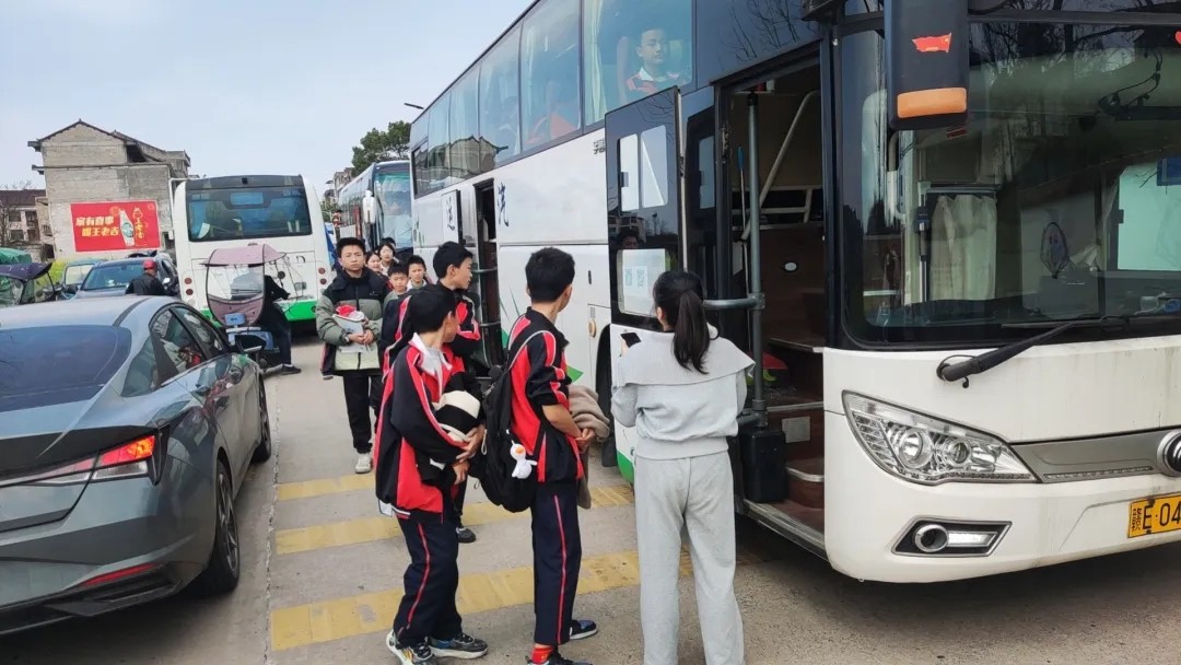 上饒汽運：開設(shè)“高考體檢定制專線” 為學(xué)子保駕護航