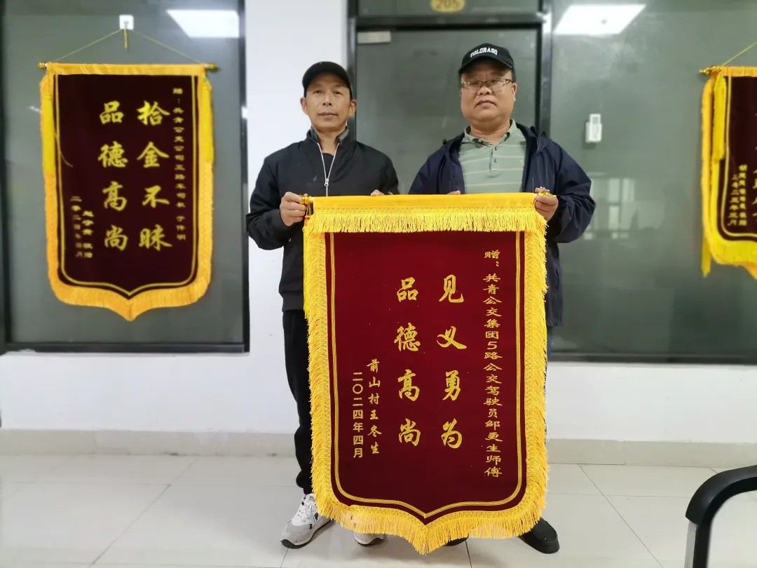 九江長(zhǎng)運(yùn):路遇火情 駕駛員挺身而上