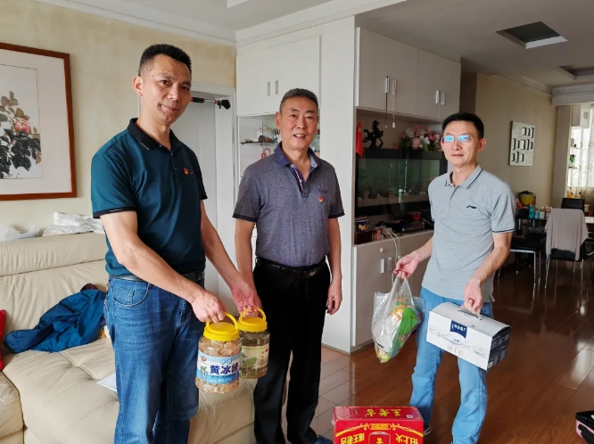 長(zhǎng)鴻物業(yè)：開展走訪 慰問離退休干部