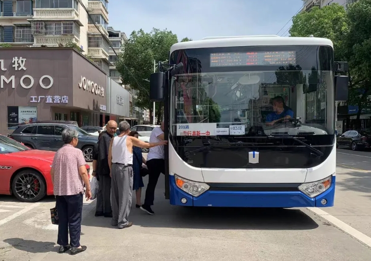 馬鞍山長客:公交車換新裝 一路暢行展新姿