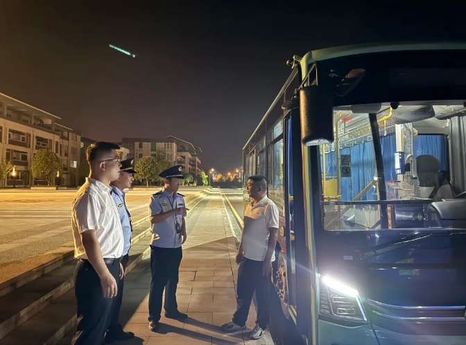 九江長運(yùn):聯(lián)合縣交通運(yùn)輸局 排查車輛安全隱患