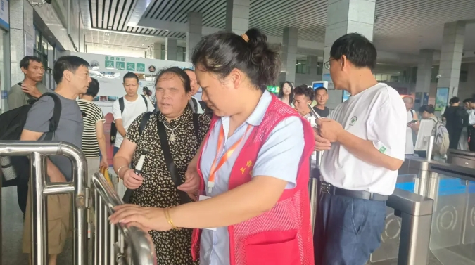 上饒汽運:這個中秋 這對夫妻很開心