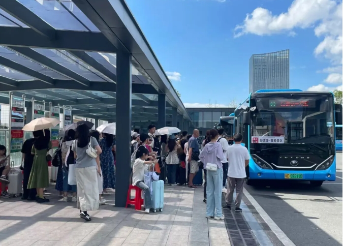 婺源公交:迎中秋 景區(qū)熱 公交轉(zhuǎn)運忙