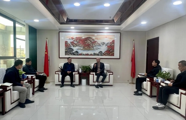 吉安公司 萬安縣政府領(lǐng)導與吉安公司洽談萬安車站搬遷工作