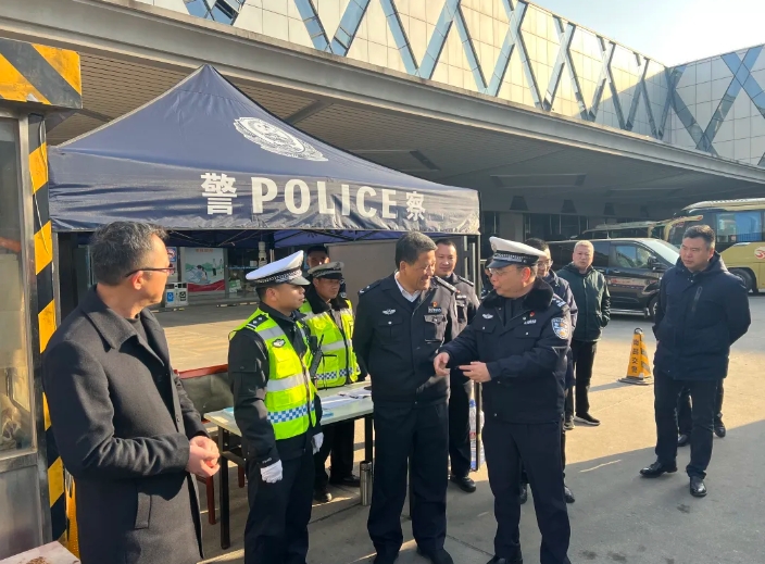 都市城際公交 交警部門領導檢查站務分公司春運安全生產工作