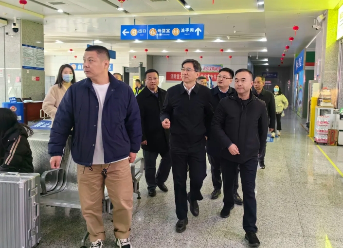陳建軍一行督導(dǎo)南昌長(zhǎng)途汽車(chē)西站春運(yùn)安全生產(chǎn)工作