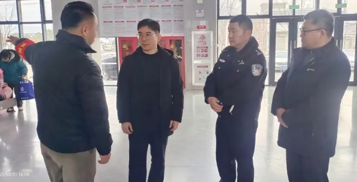 馬鞍山長(zhǎng)客：含山縣縣委領(lǐng)導(dǎo)檢查含山中心客運(yùn)站安全生產(chǎn)工作