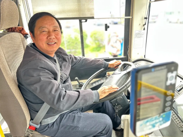 方向盤(pán)上的暖陽(yáng)——楊端成的暖心軌跡